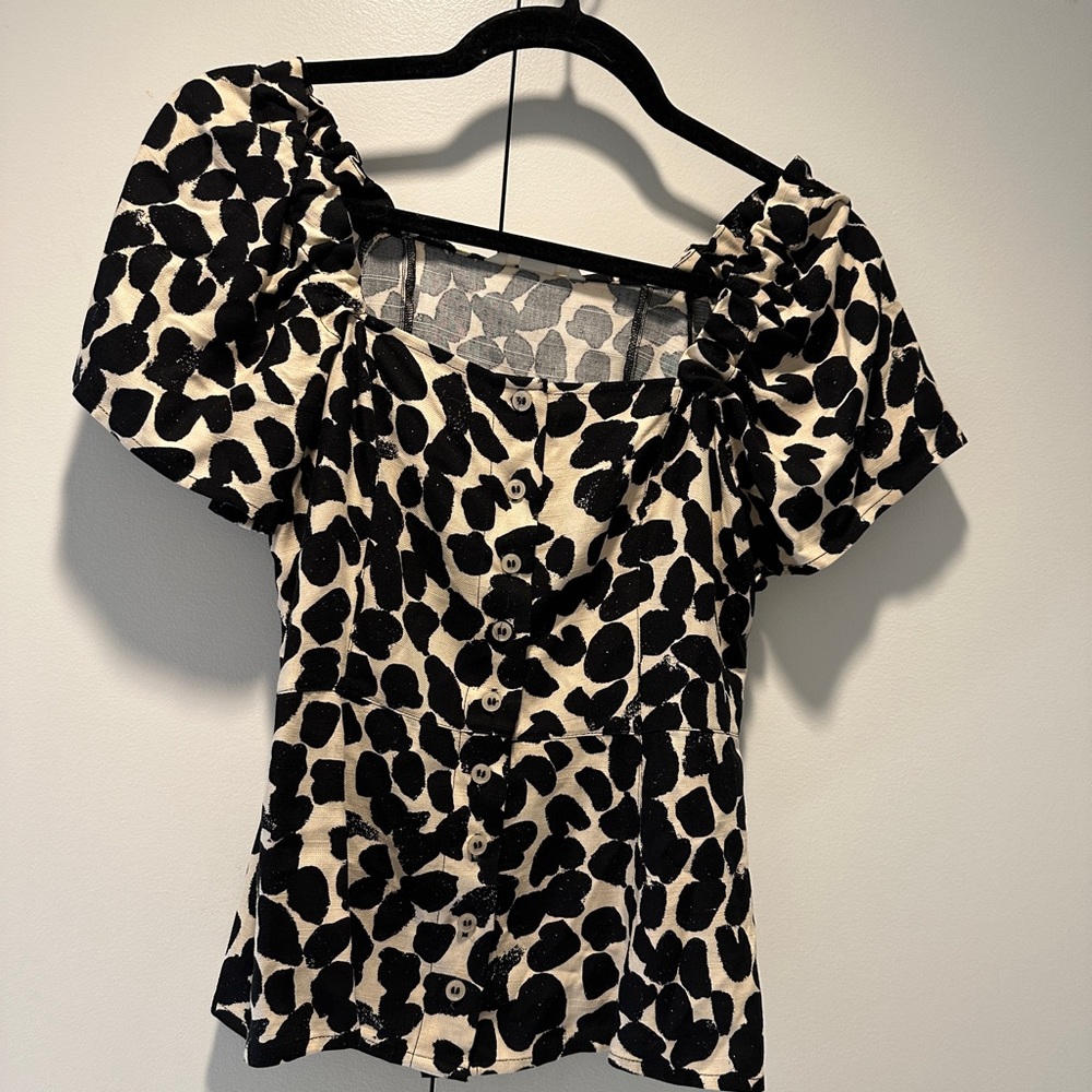 HM Button Front Pattern Blouse - Picture 2 of 3